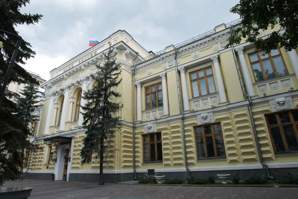 С оглядкой на торговлю, ставку ЦБ и заявления Трампа: как могут измениться валютные курсы в июле