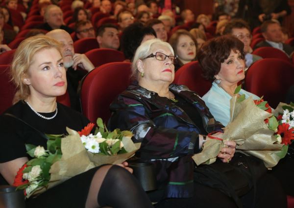 Дочь Шукшиной впервые рассказала о домашнем насилии3