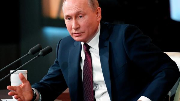 Путин поручил создать комфортные трудовые условия в культурных комплексах1