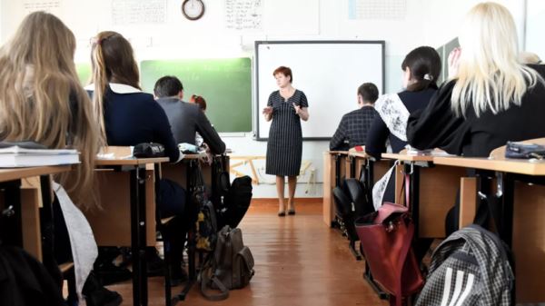 «Фактически вводятся единые требования»: в Минпросвещения сообщили о новых правилах в школах с 1 сентября