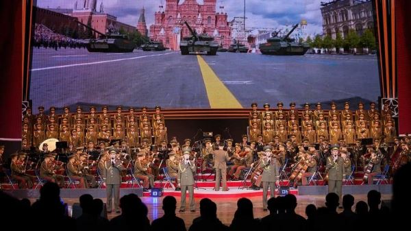 Российские артисты исполнили песню специально для Ким Чен Ына в Пхеньяне0