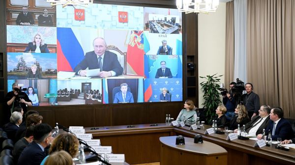 Путин: работы актрисы Крючковой находят отклик в сердцах зрителей2