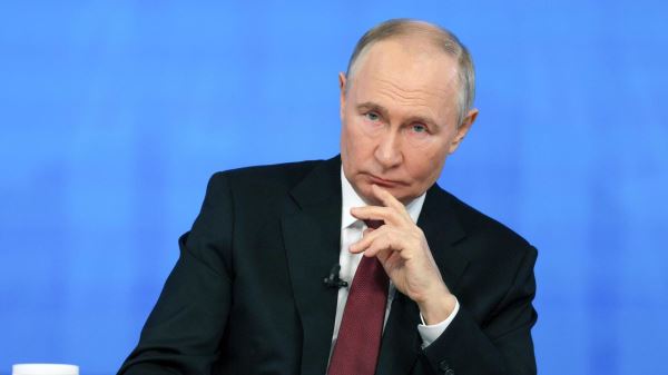 Культурным центрам нужны люди, преданные своему делу, заявил Путин1