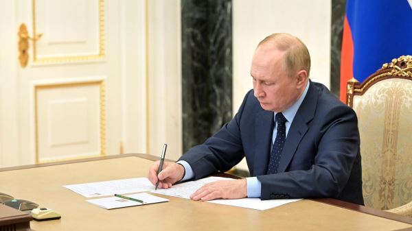 Путин проведет совещание по созданию культурно-образовательных комплексов1
