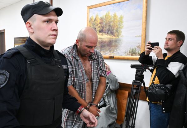 «Он не человек, он сатана»: Химкинский суд арестовал мужчину, бросившего ребёнка об пол в Шереметьево