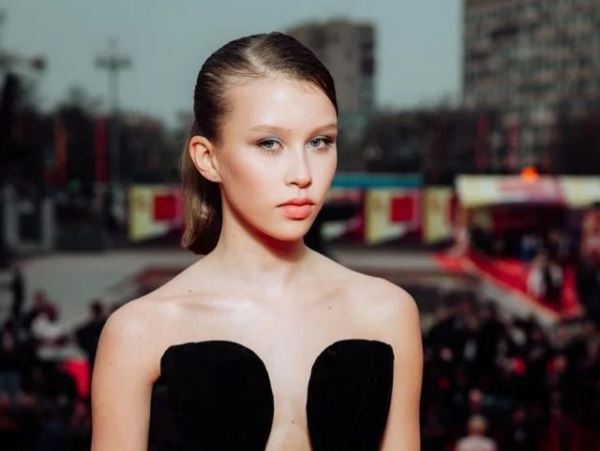Анну Пересильд раскритиковали за исполнение легендарной песни