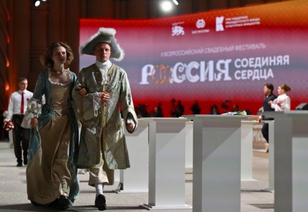 Как в сказке: самые яркие пары на II Всероссийском свадебном фестивале8