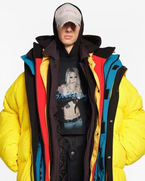 Упс, она сделала это снова: как коллаборация Бритни Спирс и Balenciaga доказала, что эпоха ностальгии еще не закончилась