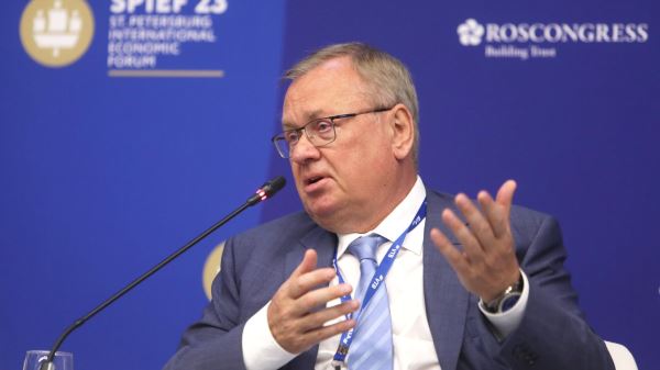 Костин сравнил ситуацию в экономике с органом для Мариинского театра0