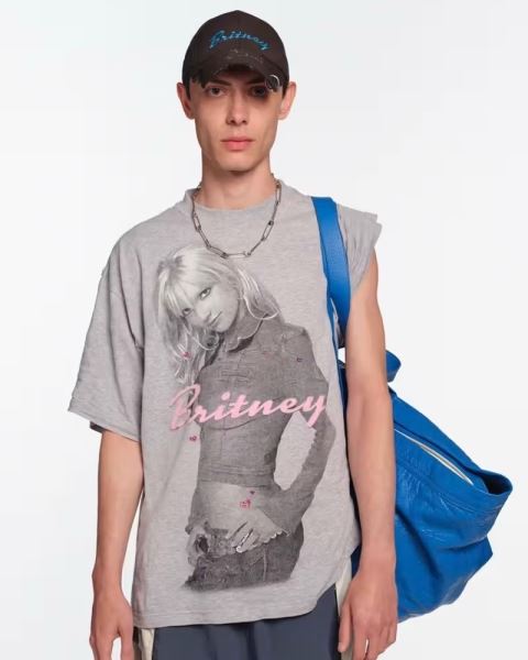 Упс, она сделала это снова: как коллаборация Бритни Спирс и Balenciaga доказала, что эпоха ностальгии еще не закончилась