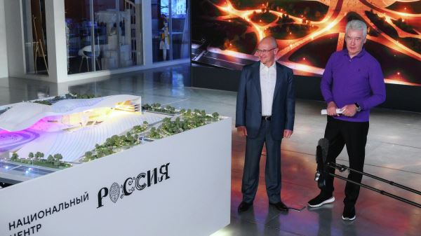 Собянин и Кириенко посетили Национальный центр 